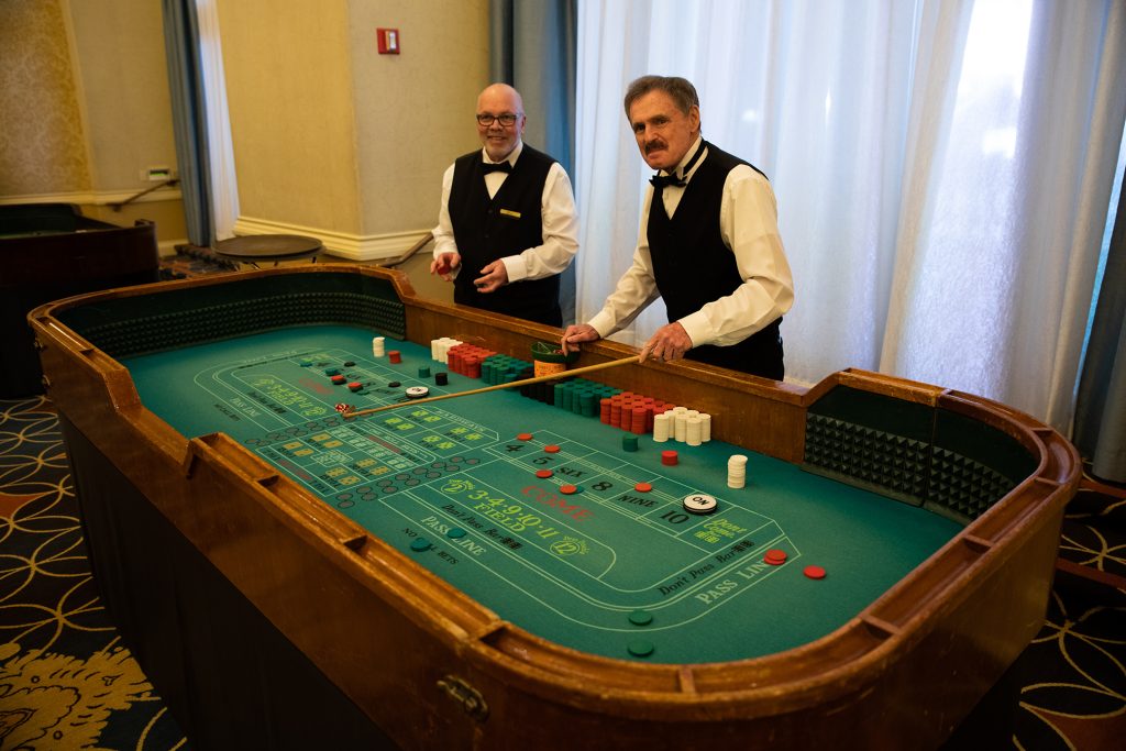 19 Individual Casino Game Full Size Craps Table With 2 Dealers 